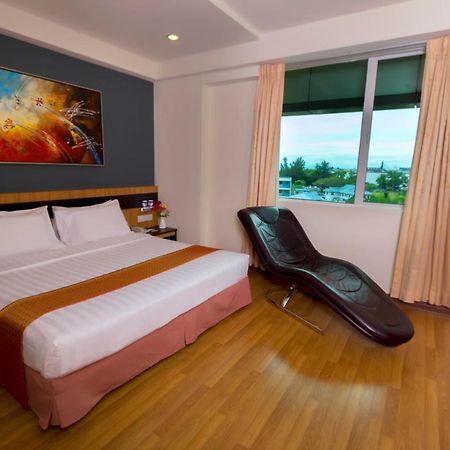 Mariner Hotel Лабуан Экстерьер фото