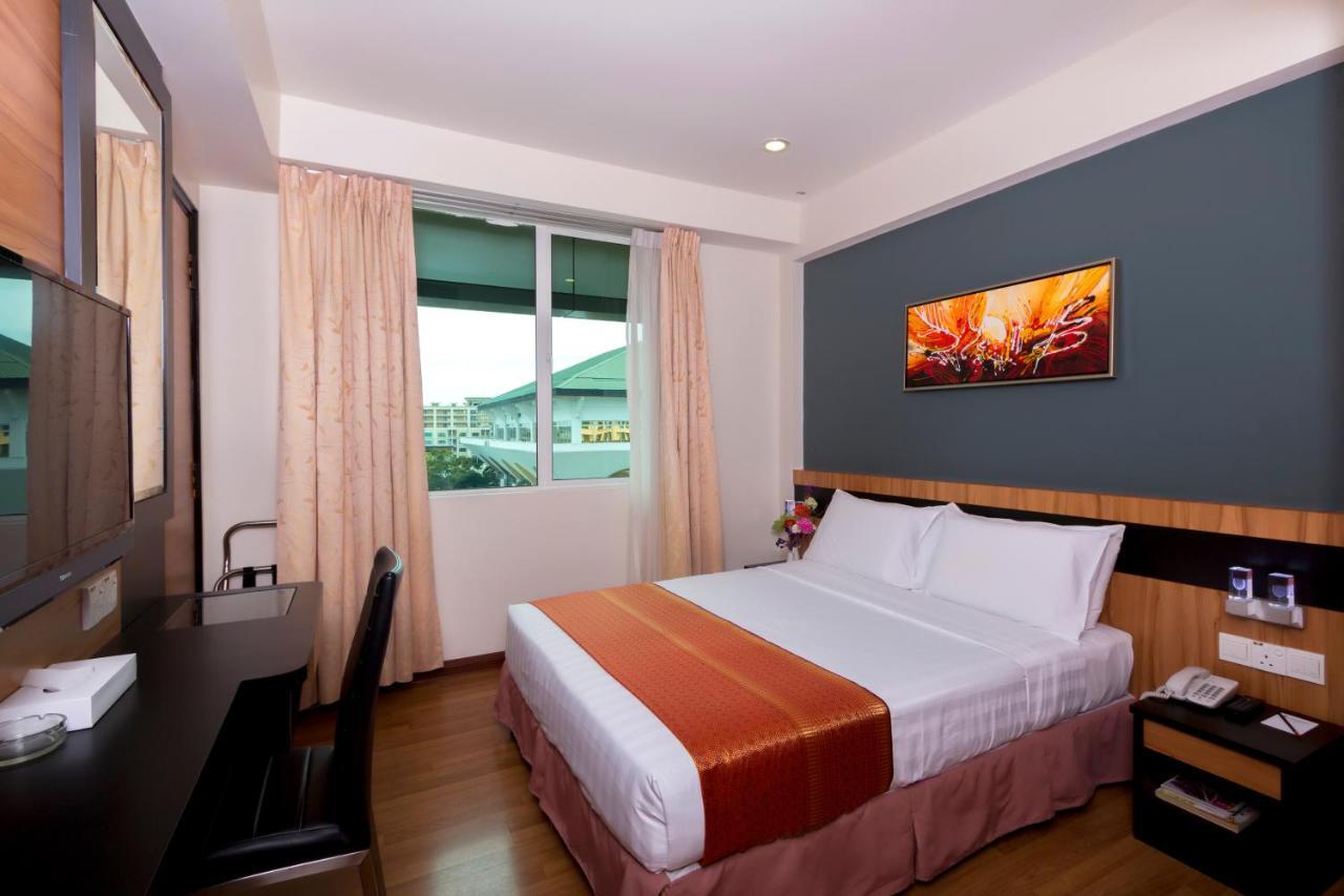 Mariner Hotel Лабуан Экстерьер фото