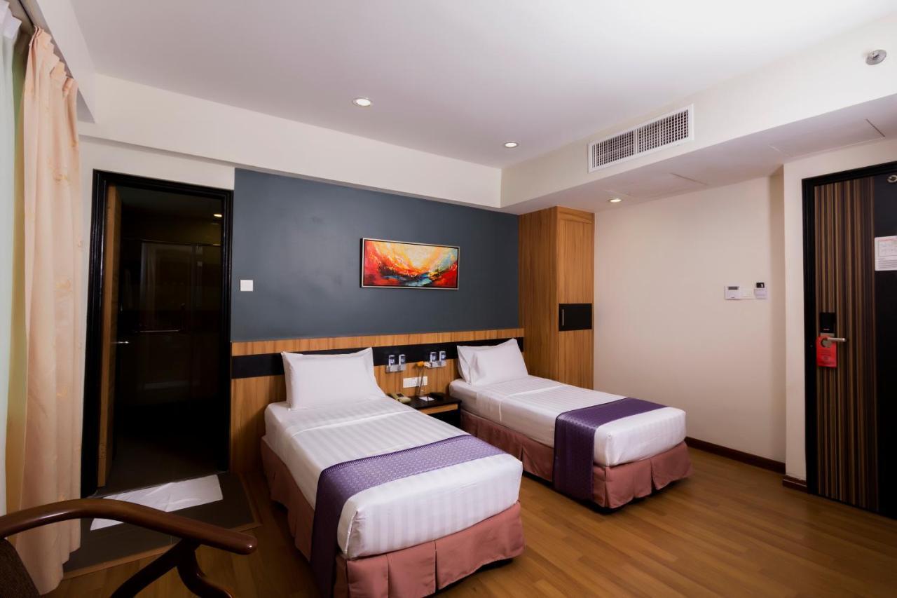 Mariner Hotel Лабуан Экстерьер фото