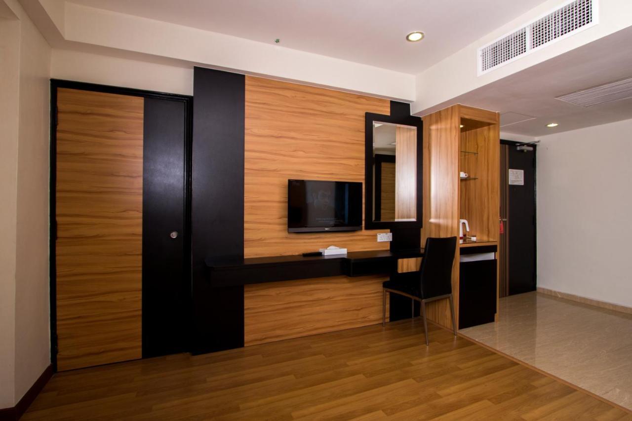 Mariner Hotel Лабуан Экстерьер фото